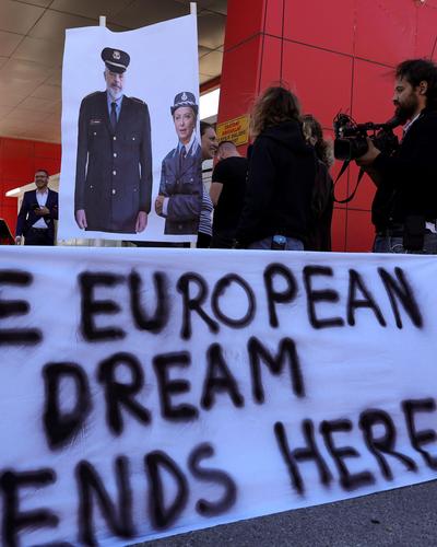 Proteste gegen das Lager in Albanien: Nicht der Weisheit letzter Schluss