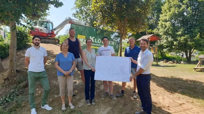 Das Projekt wird in Zusammenarbeit mit dem Verein "Fratz Graz" durchgeführt: Lorenz Gerlitz, Volksschuldirektorin Beatrix Varga, Patrick Genser, Ruth Oberthaler, Michael Grabner, Robert Kober und Bürgermeister Emanuel Pfeifer.