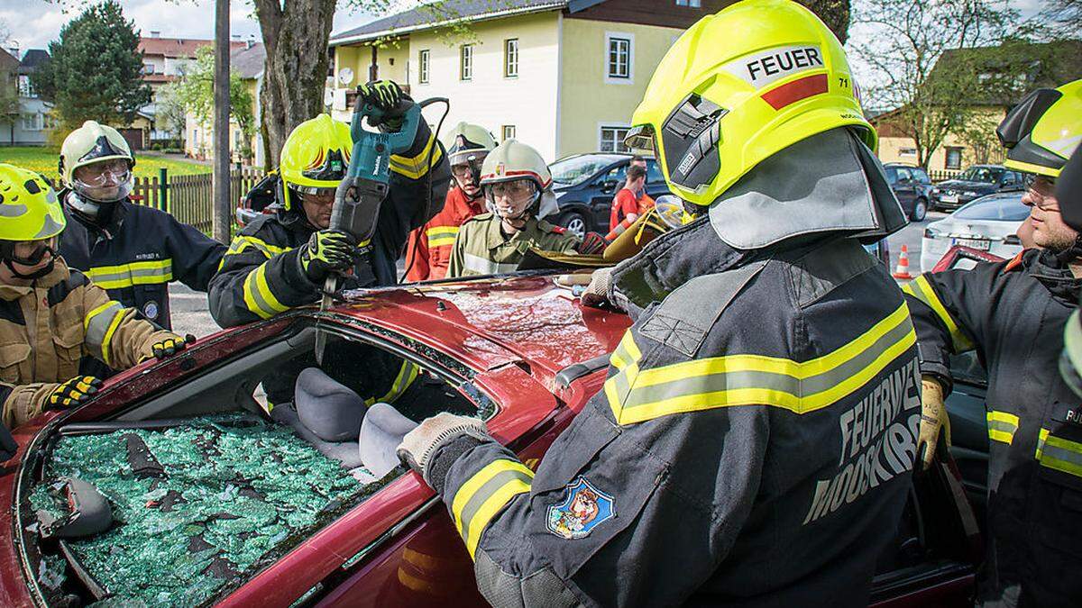 80 Feuerwehrleute und Rettungskräfte aus ganz Österreich und Deutschland kommen nach Mooskirchen