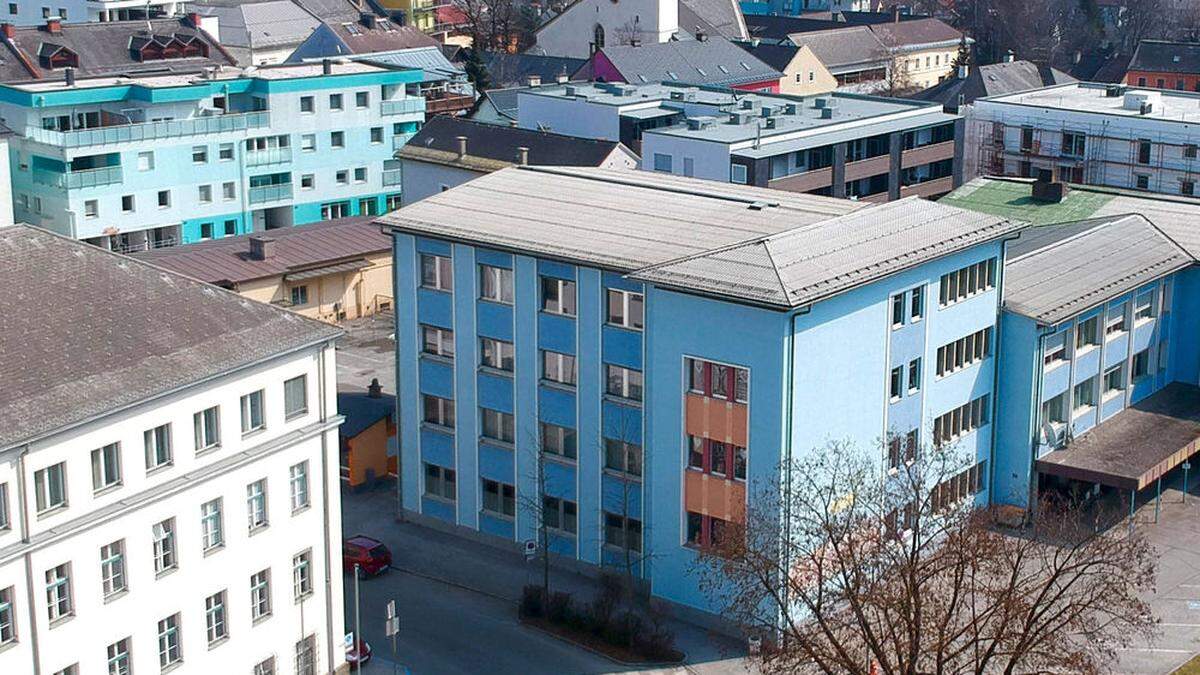 Umgebaut wird auch das Fritz-Strobl-Schulzentrum, zu dem die Polytechnische Schule gehört. 18 Millionen Euro werden in die Modernisierung des Komplexes investiert