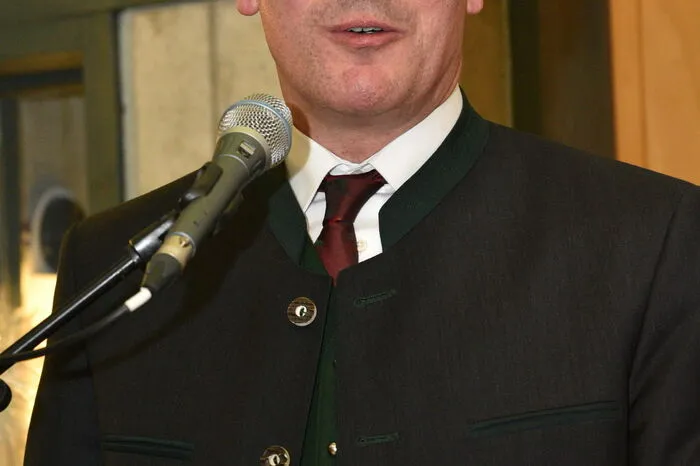 Dabei warf Geschäftsführer Dieter Hölzl auch einen kurzen Blick ins abgelaufene Jahr. Das Betriebsereignis liege etwa auf dem Niveau von 2015, das das beste in der Unternehmensgeschichte gewesen ist.