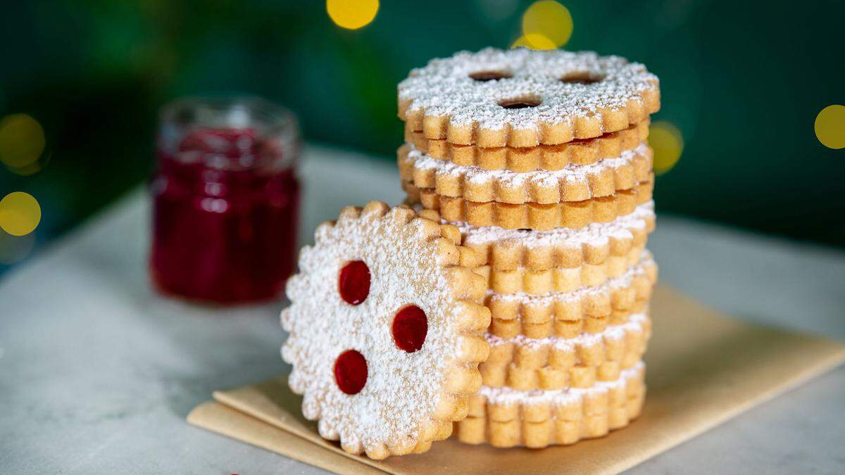 Linzer Augen sind ein beliebtes Teegebäck und Weihnachtsgebäck