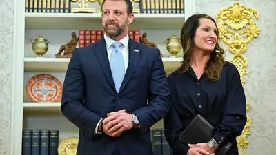 Markwayne Mullin mit seiner Frau im Weißen Haus 