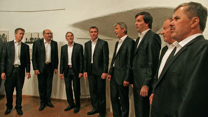 Das Oktet Suha aus Neuhaus machte den musikalischen Auftakt zur Ausstellungseröffnung.