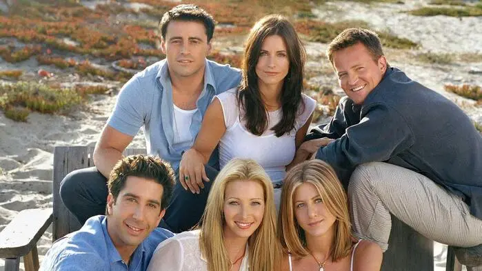 Freundesclique: David Schwimmer (Ross Geller), Lisa Kudrow (Phoebe Buffay), Jennifer Aniston (Rachel Green), Matt LeBlanc (Joey Tribbiani), Courteney Cox-Arquette (Monica Geller-Bing), Matthew Perry (Chandler Bing)