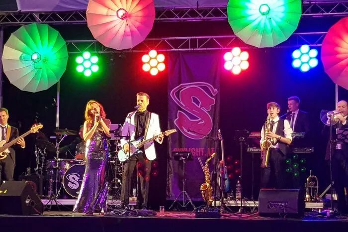 Bis in die frühen Morgenstunden wurde zu den Klängen der Band "Skylight" gefeiert.