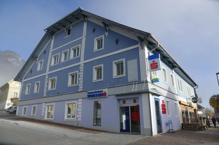 Dieses Haus im Osten des Hauptplatzes beherbergte bis vor kurzem die Sparkassen-Filiale und gehört zum Kaufmann-Portfolio