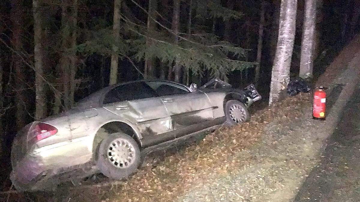 In Plenzengreith rutschte ein Pkw in den Wald