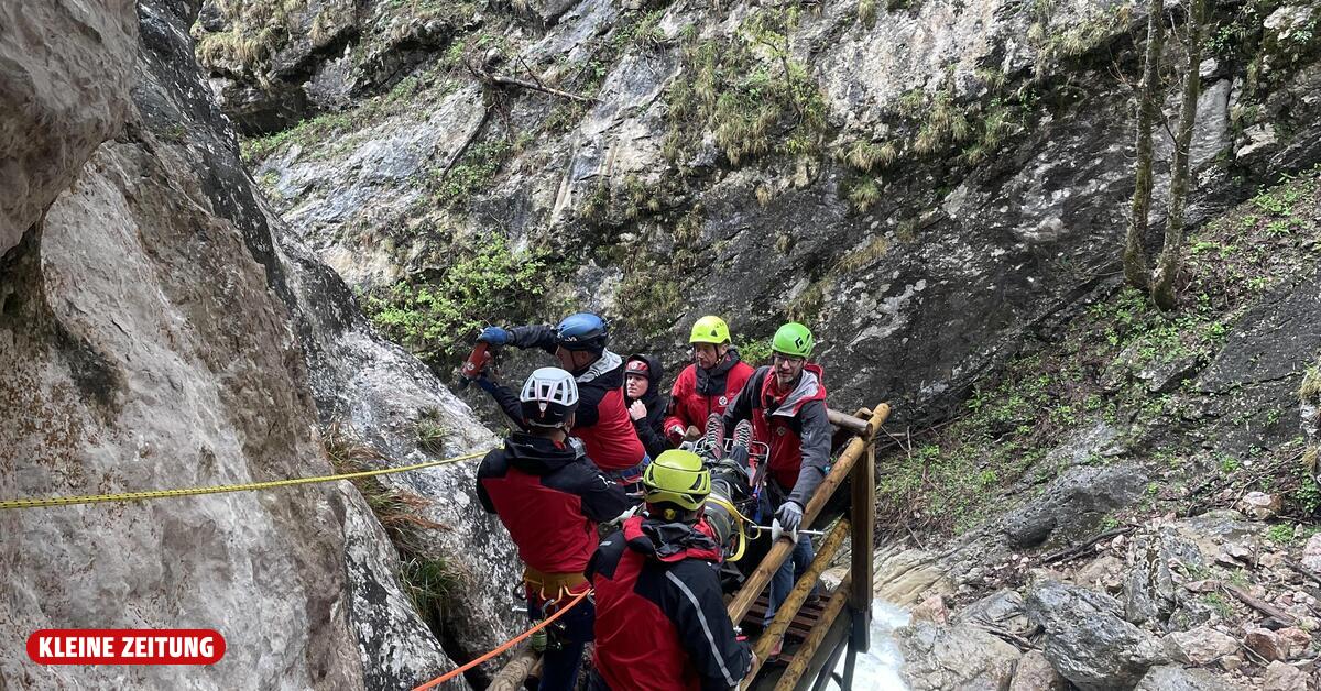 Bergrettung übte vor Eröffnung in der Bärenschützklamm