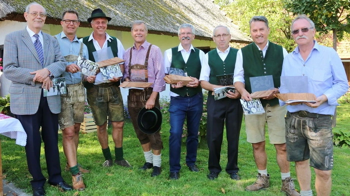 Klicken Sie sich durch die besten Fotos eines strahlenden Herbstfestes!