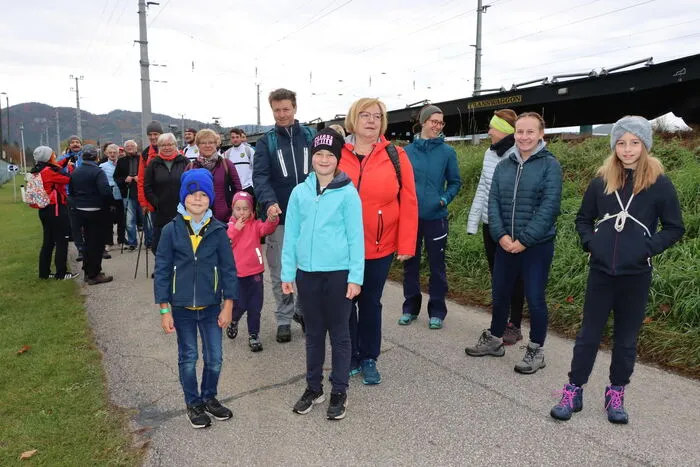 Start und  Ziel am Sportplatz in Launsdorf.