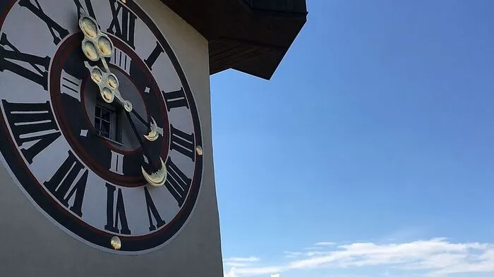 Wer hat an der Uhr gedreht?