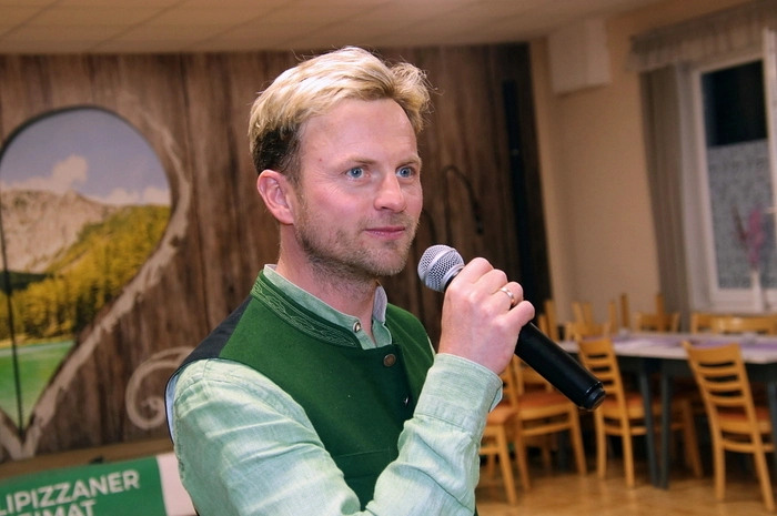 Noch an zwei weiteren Tanzabenden wird der charmante Dancing-Star im Landcafe Kern als Tanzlehrer fungieren.