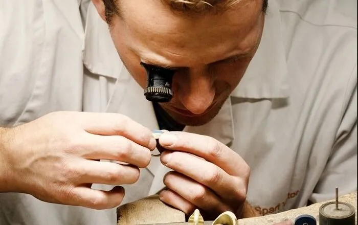 In den zwei Grazer Schmuckmanufakturen werden nachhaltige Materialen verwendet