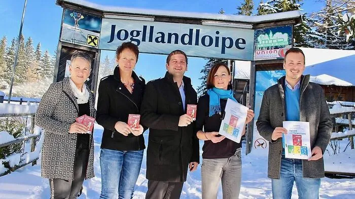 Im tief verschneiten St. Jakob wurde der Pass präsentiert