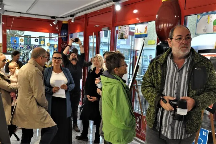 Klicken Sie sich durch die Fotos der Vernissage