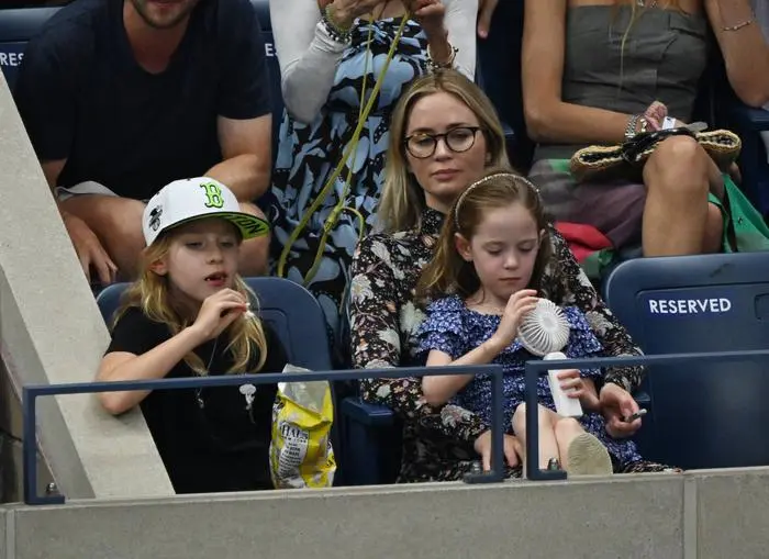 Emily Blunt zeigte sich mit ihren Kindern