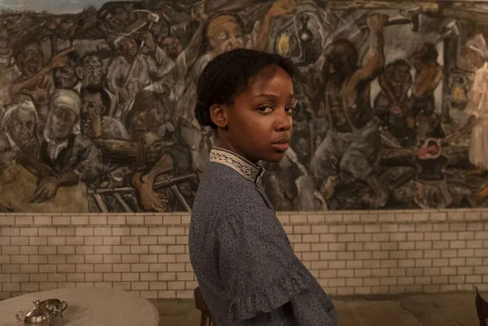 In der Kategorie Miniserie/Fernsehfilm wurde das Schwarzen-Geschichtsdrama "The Underground Railroad" ausgezeichnet. Abrufbar auf Amazon Prime.