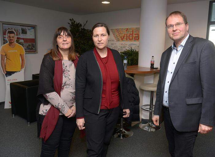 Michaela Guglberger, Eva Scherz (Gewerkschaft) und Walter Marschitz (von links)