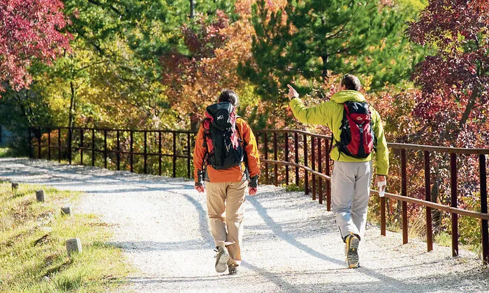 Auf gut beschriebenen Wegen durch den „brennenden Karst“ wandern