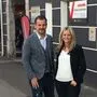 Gabriela Stieninger mit Sascha Auer vor dem CityCenter