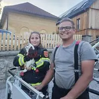 Die Kameradinnen und Kameraden der HFW Villach konnten den Kater retten