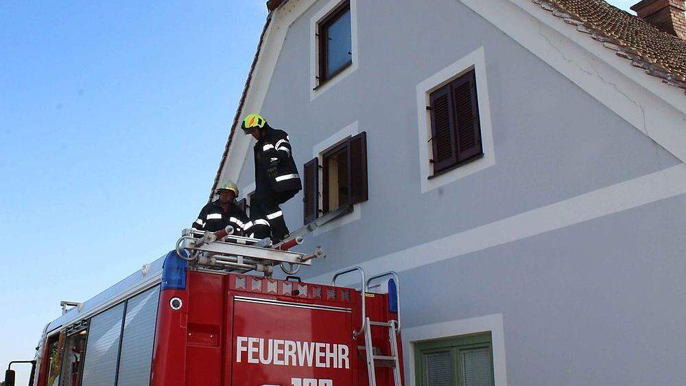Feuerwehr musste Fensterscheibe einschlagen, um in Wohnung zu kommen