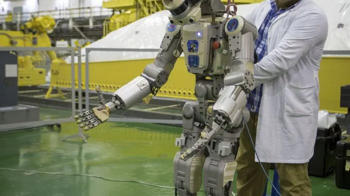 Auf der ISS soll der humanoide Roboter mit dem Namen Fedor zehn Tage lang lernen, wie er die Astronauten unterstützen kann.