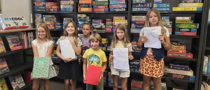 Die Jungautorinnen der diesjährigen Sommerschreibwerkstatt in der Stadtbibliothek Leibnitz