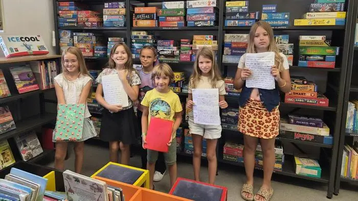 Die Jungautorinnen der diesjährigen Sommerschreibwerkstatt in der Stadtbibliothek Leibnitz