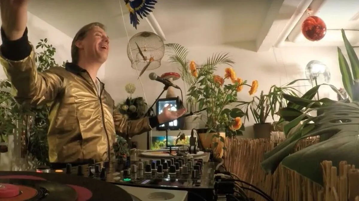 Im Vorjahr sendete der "Schlagerkoller Gloria" eine aufwändige TV-Show. Heuer bietet man per Radioshow "die Filmmusik für die Schlagergartenfantasien"