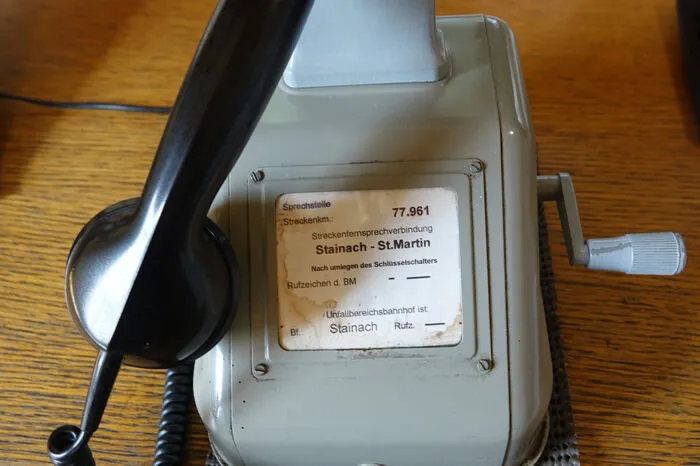 Für diese Fernmeldeanlage mit Kurbel...