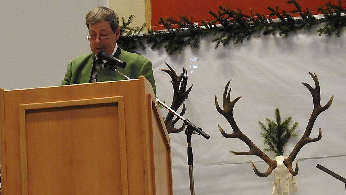 Wildmeister Erwin Gottsbacher hielt gekonnt den Bezirksjägertag 2017 ab 