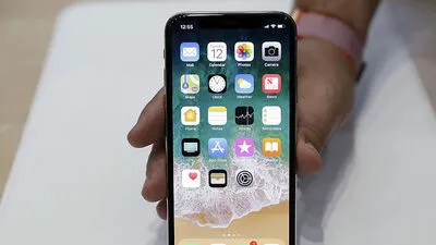 Moderne Smartphones wie das iPhone X machen es möglich: Unterschrift mit Gesichtsscan