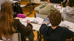 Die Lehrerin rief die Polizei, nachdem ein Mädchen ein Friedensbild gemalt hatte