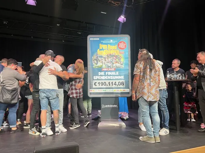 Bei der Enthüllung der Spendensumme kannten die Emotionen keine Grenzen