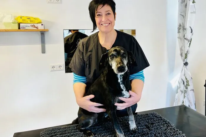 Martina Schmuck mit ihrem Hund Charly.