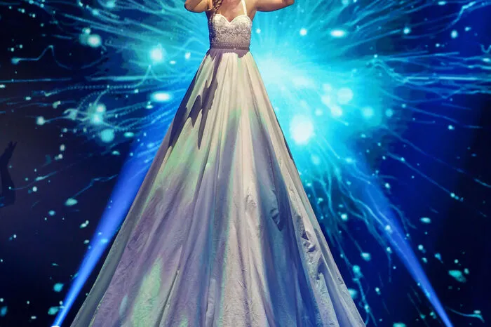 Lia versuchte sich an einer Ballade und einer außergewöhnlichen Bühnenshow. Beides half nichts, ihr Lied „Runaway“ führt sie nicht nach Stockholm.