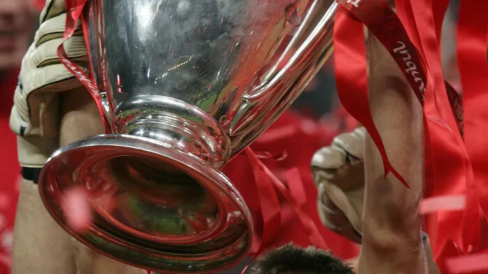 Es ist unbestritten der größte Erfolg von Steven Gerrard: In einem unglaublichen Finale besiegte Liverpool den AC Milan im Champions League Finale.