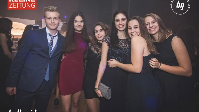 Die Maturanten des Bischöfliches Gymnasium luden am 24. November zu einem Ball, der seinesgleichen sucht. Der perfekt durchgeplante Ball brachte das Publikum zum staunen. Unter dem Motto, BischGYM - 8 Jahre Training sind genug wurde ordentlich gefeiert. Hier gibt's die schönsten Bilder.