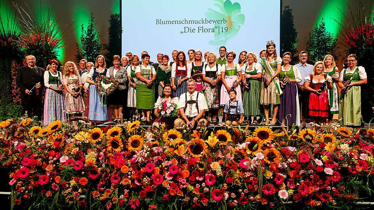 Jury und helfende Hände, die die Preisverleihung zu einem tollen Bewerb machen