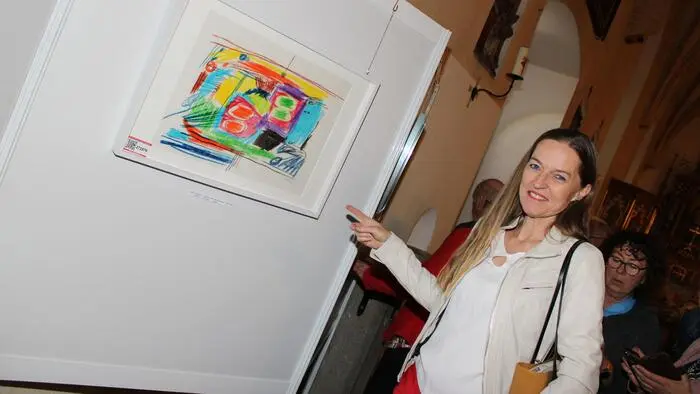 Zahlreiche Gäste und Kunstschaffende kamen am Mittwochabend zur Benefizausstellung in der Michaelikirche in Voitsberg.