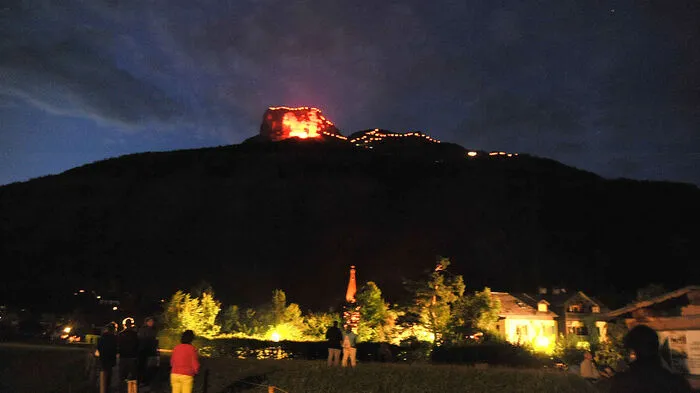 "Brennende" Felswände