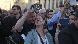 Begeisterte Reaktionen auf den neuen Papst. 