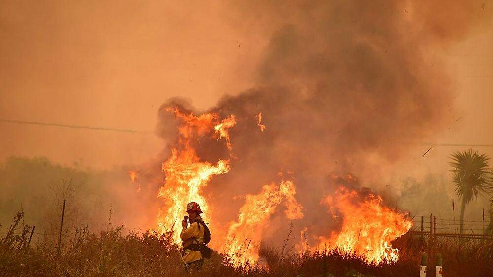 Mindestens 2500 Feuerwehrleute waren im Kampf gegen die verschiedenen Brände im Einsatz