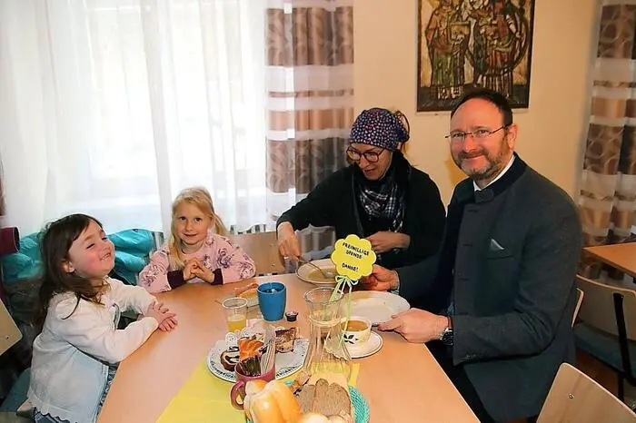 Der Erlös aus dieser Aktion wird Frauenprojekten in Entwicklungsländern zur Verfügung gestellt.