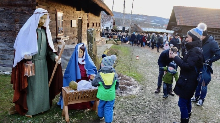 Das Team des Vereins der Vorauer Wirtschaft rund um Antonia Kirchsteiger freute sich über den großen Andrang beim diesjährigen Adventmarkt im Freilichtmuseum Vorau.