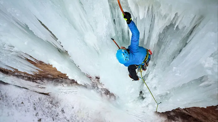 Michael Maili und Mich Kemeter suchen das Extreme, egal ob beim Klettern oder Base-Jumpen.