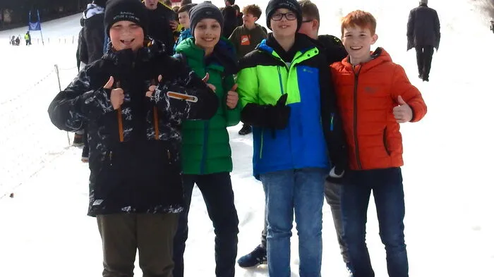 Während sich die Ski-Alpin-Weltelite in Courchevel (Frankreich) beim Saisonfinale um die letzten Weltcuppunkte duelliert, nahmen die besten steirischen Schul-Skirennsportler in Obdach die Jagd auf Edelmetall auf.