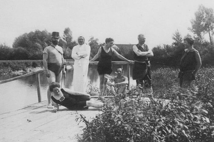 Oberhalb der Ertlermühle in Raabau gab es im ersten Weltkrieg ein Militärschwimmbad für Offiziere und Unteroffiziere.